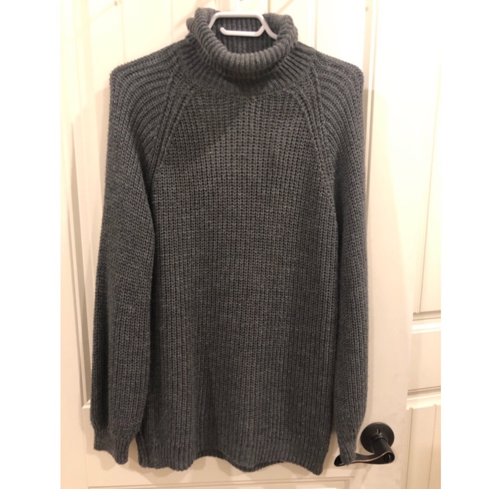 Turtle neck Sweater - Picture 3 of 3